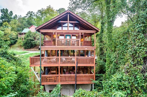 Heavenly Heights has 3 sitting decks with plenty of chairs. :)