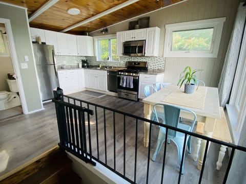 Kitchen with farmhouse style table 