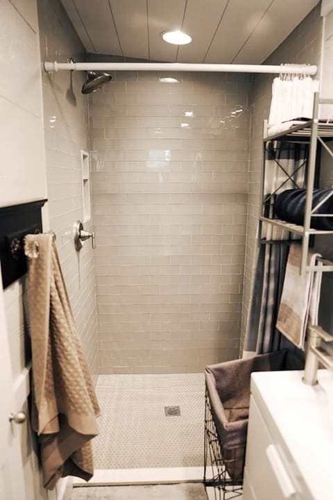 Full size shower 