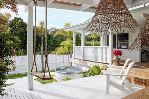 Picadilly Palms Byron Bay outdoor dining to spa