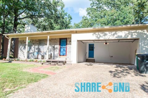 Fantastic 3BR home in the charming city of Sherwood, AR!