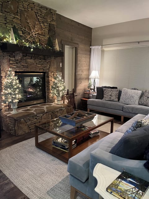Entry offers seating for preparation for the slopes and shelving for all gear!