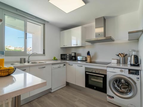 Cabinetry, Countertop, Property, Window, Kitchen, Building, Kitchen Stove, Kitchen Sink, Sink, Washing Machine