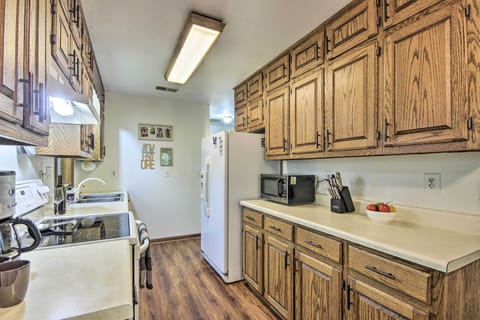 Kitchen | Trash Bags & Paper Towels Provided