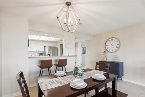 Dining Table with Seating for 6 at 1830 Beachside Tennis