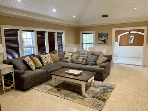 Living room & dining Area 