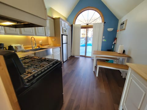 Eat in Kitchen with Dining Table