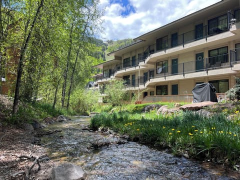 Boomerang Village. Located in town on the tranquil, relaxing Cornet Creek.
