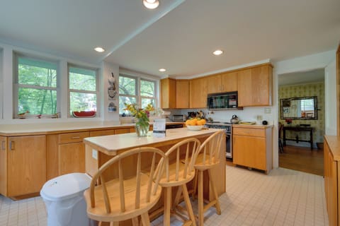 Kitchen | Coffee Grinder & Coffee Pot
