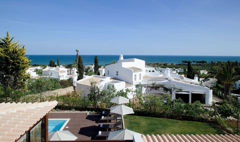 You will love to enjoy a relaxing vacation at this prime destination!