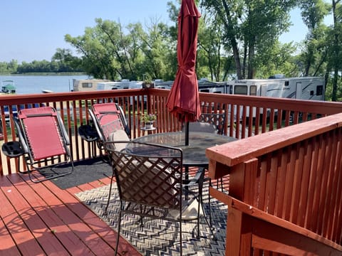 Deck time by the lake= relaxation! 