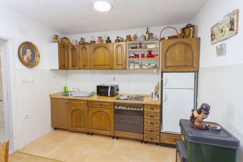 Kitchen 2