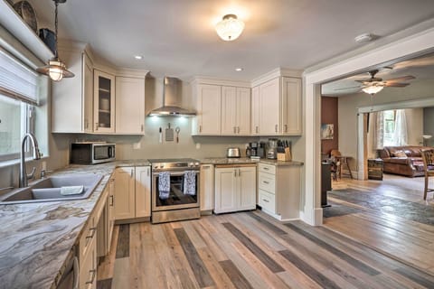 Kitchen | Keurig & Drip Coffee Maker | Blender