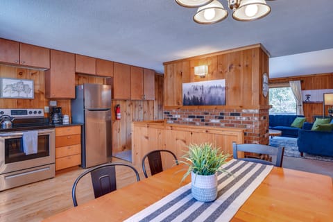 Dining Area | Dishware & Flatware