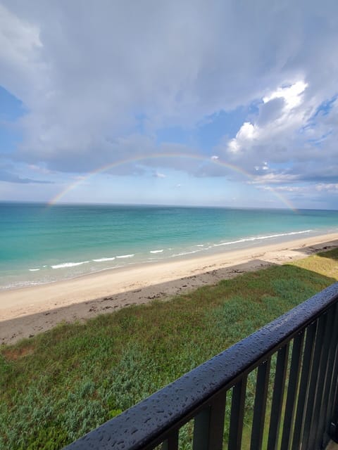 Steps from the beach  and stunning views from the 6th floor