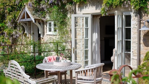 View from courtyard garden, Apple Store Cottage, Charlbury