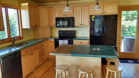 well stocked Kitchen with modern appliances including dishwasher