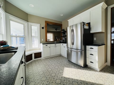 Fully Equipped Kitchen with Granite Counters & Stainless Appliances