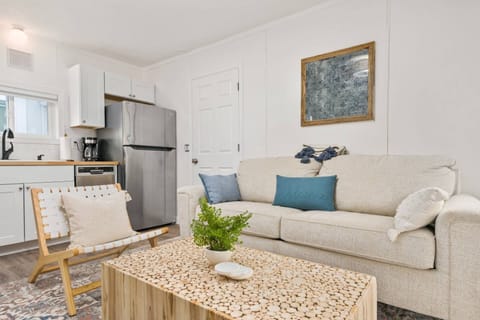 "Well appointed with tasteful decor, fixtures, kitchen stuff and bedding." - Kara