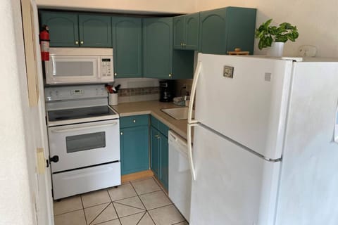 This motel unit features a full standard kitchen. Enjoy a home cooked meal while exploring the coast.