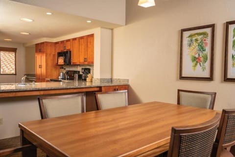 Dining area/kitchen