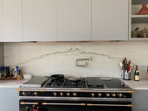 7 burners - plancha, two ovens and plate warmers for your entertaining needs