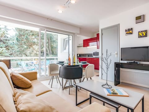 Furniture, Couch, Picture Frame, Property, Table, Interior Design, Building, Window, Lighting, Flooring