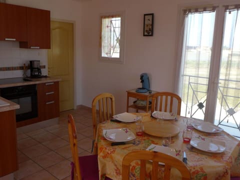 Table, Building, Cabinetry, Furniture, Property, Window, Chair, Tableware, Dishware, Countertop