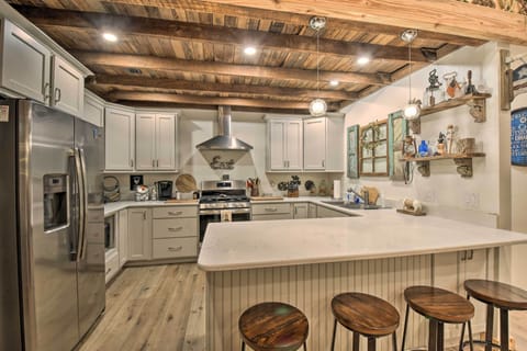 Fully Equipped Kitchen | Main Floor | Spices | Crock-Pot