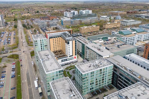 The apartment is located at The Hub where you have a range of shops, restaurants, bars and cafe's just a stone's throw away.