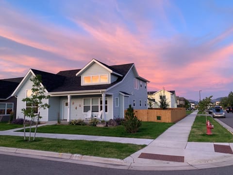 Bozeman Southside Retreat is a cozy home located on Bozeman's south side near MSU.