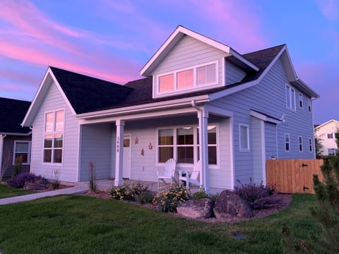 Bozeman Southside Retreat is a cozy home located on Bozeman's south side near MSU.