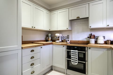 Norton Cottage Kitchen - StayCotswold