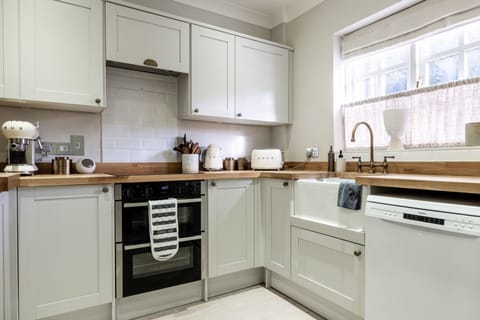 Norton Cottage Kitchen - StayCotswold