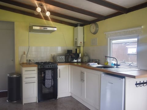 Kitchen | Sherdale Lodge - Caer Beris Lodges, Builth Wells