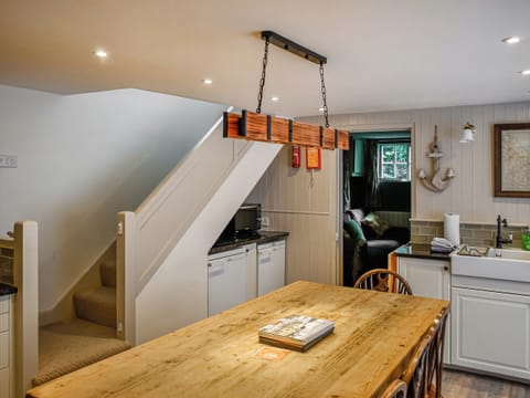 Kitchen/diner | Ewden Cottage, Robin Hood’s Bay