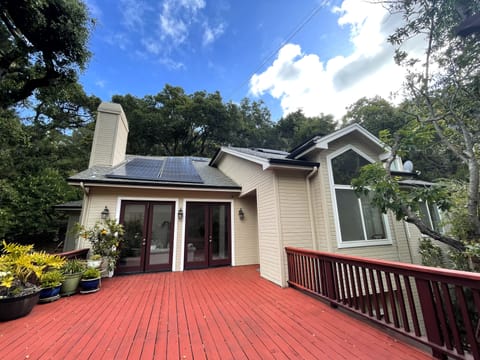Front deck connecting the garage with the main level of the house.