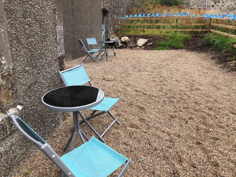 Sitting-out-area | Ballygroggan Farmhouse - Ballygroggan Farm, Machrihanish, near Campbeltown