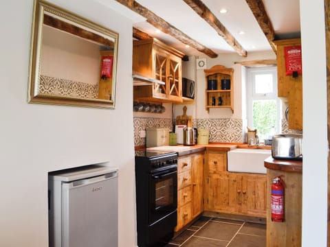 Kitchen | Troedyrhiw Isaf, Tregaron