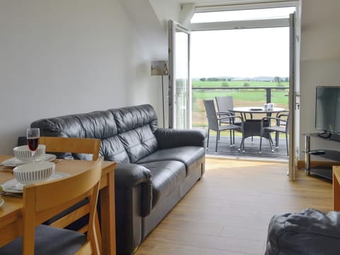 Living area | Gin Case, Gin Case