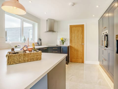 Kitchen | Penlon Cwrws, Henllan