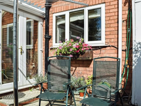 Sitting-out-area | Serenity Comfort, Sutton Coldfield