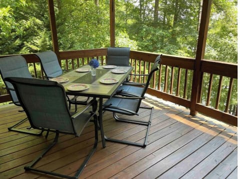 Table on the screened porch seats 6.