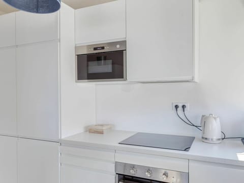 Cabinetry, Property, Furniture, Kitchen Appliance, White, Countertop, Kitchen Stove, Gas Stove, Home Appliance, Cooktop