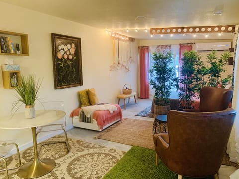 The Serenity Studio - perfect for 2 guests, across beach access. 