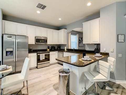 Breakfast Bar And Kitchen