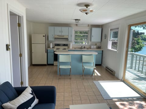 Guest apartment kitchenette + futon