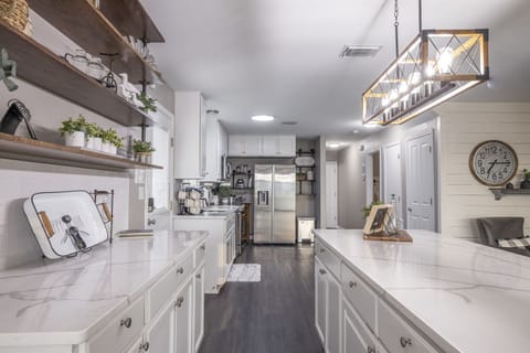 Tasteful kitchen + stainless appliances