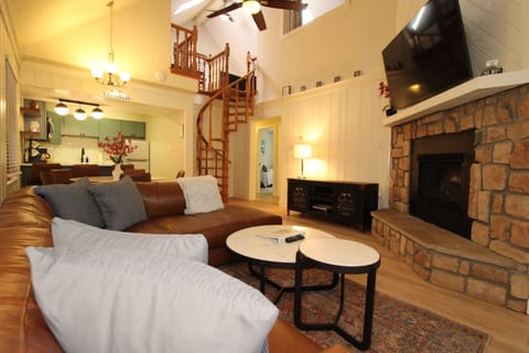 Flat screen tv, adjustable for all viewing options