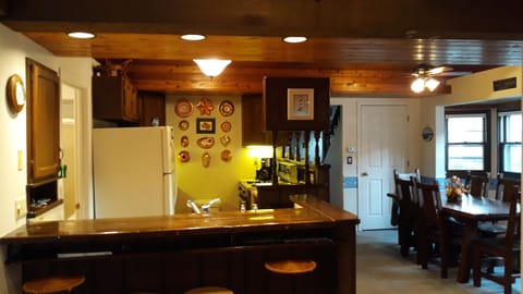 Fully stocked kitchen
Seating for up to 10 dining + bar